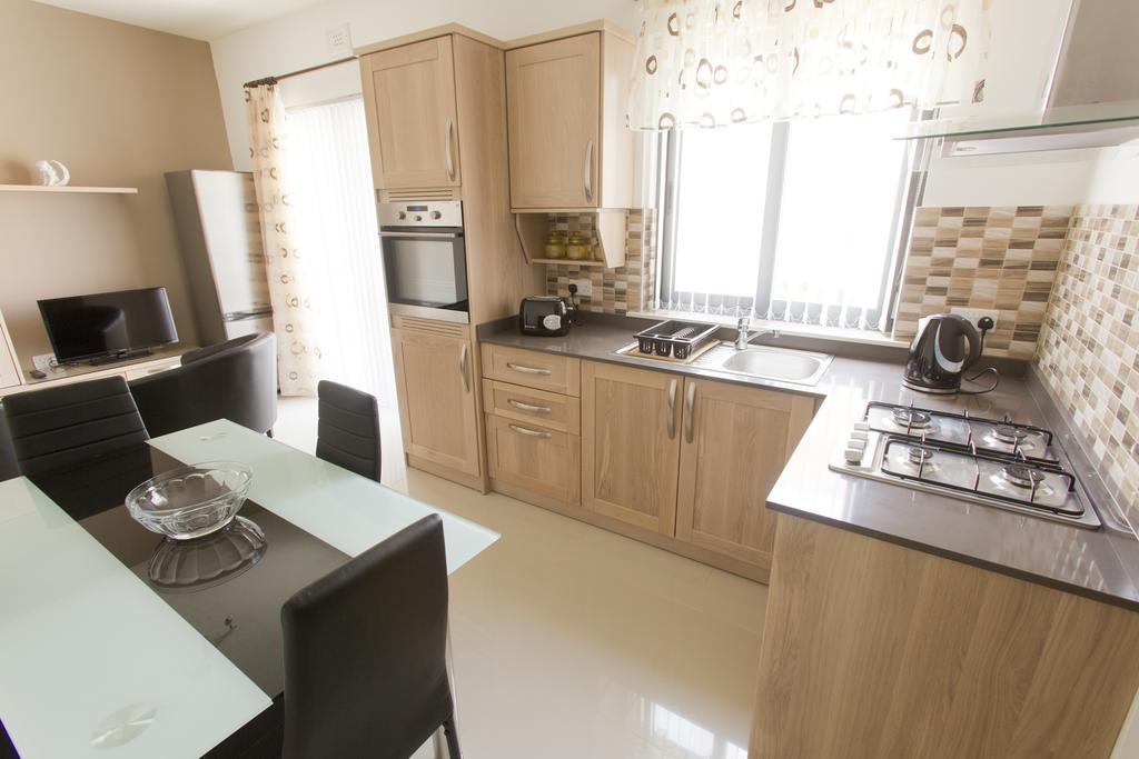 Waterside Apartments Marsalforn Szoba fotó
